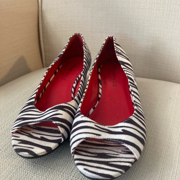 Ladies Size 7 1/2 Rampage open toe  small heel or wedge like - Picture 2 of 9